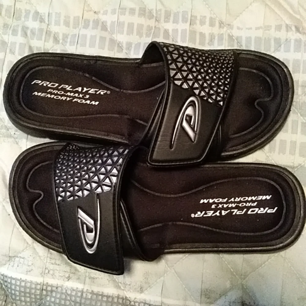 NWOT Pro Player pro max memory foam adjustable sandal size 10
